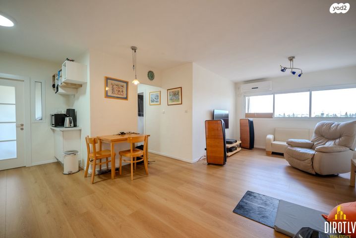 מעפילי אגוז 82