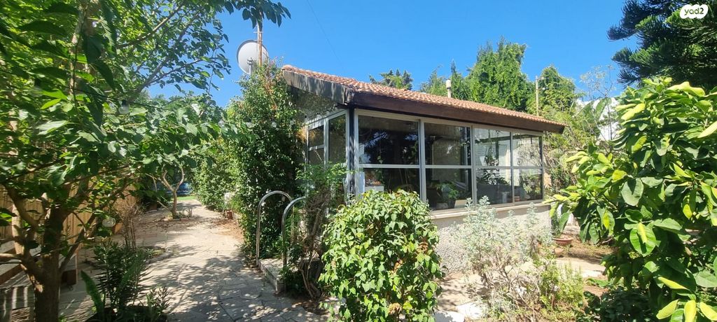 בית פרטי/ קוטג', הנשיא יצחק בן צבי 1, הרצליה