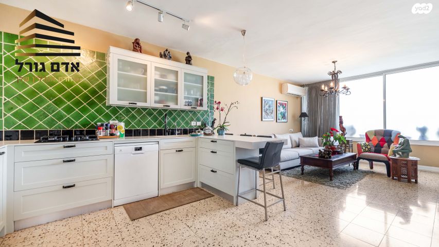 גג/ פנטהאוז, אנצו סירני, גבעת הרמבם, גבעתיים