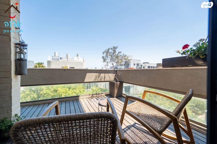 דירה, גנסין, גבעת הרמבם, גבעתיים