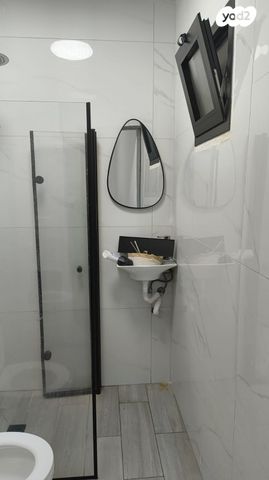 דירת גן, אחד העם, שיכון עובדים, טבריה