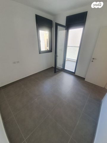 גג/ פנטהאוז, שמעון פרס 11, המחנה הצבאי, קרית מלאכי