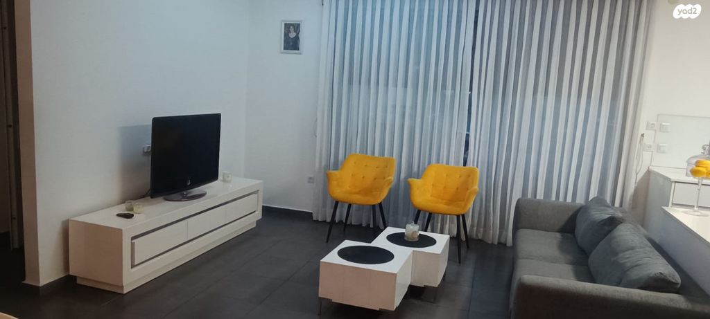 המגדל הלבן 8