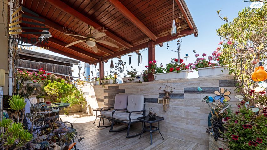 גג/ פנטהאוז, אנצו סירני, גבעת הרמבם, גבעתיים