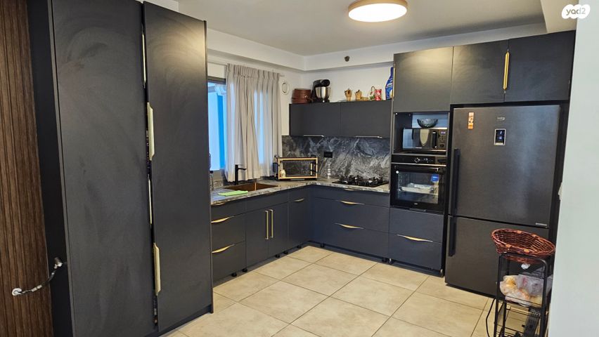 דירה, הגל, החותרים, טירת כרמל