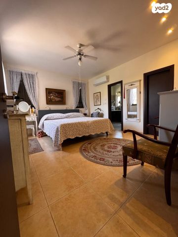 דו משפחתי, 212 מזרח, אבן יהודה