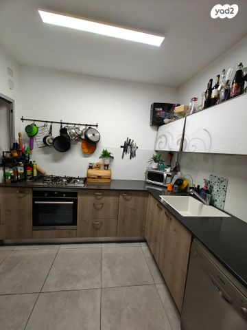 דירה, נאות שמיר, יבנה