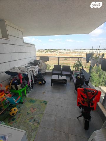 דירה, נאות שמיר, יבנה