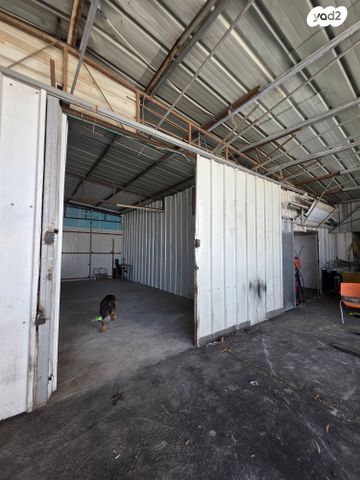 מחסנים, התעשייה, קרית אתא