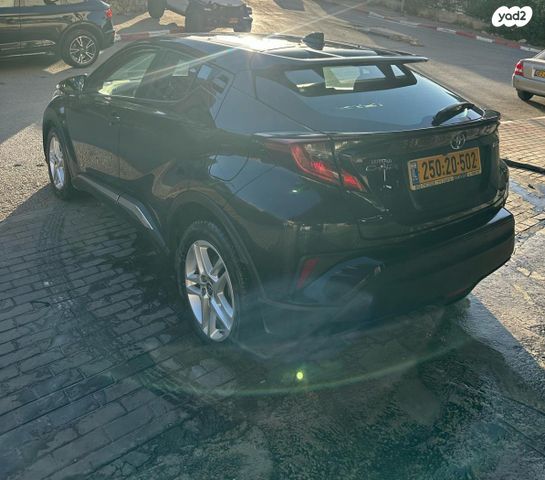 מודעת רכב טויוטה C-HR