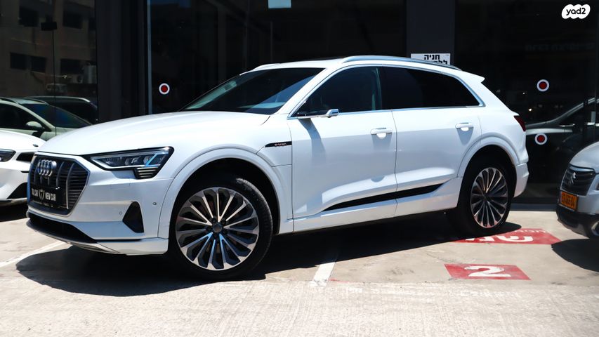 מודעת רכב אאודי E-tron