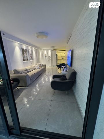 דירת גן, קרן היסוד 40, רובע ד', אשדוד