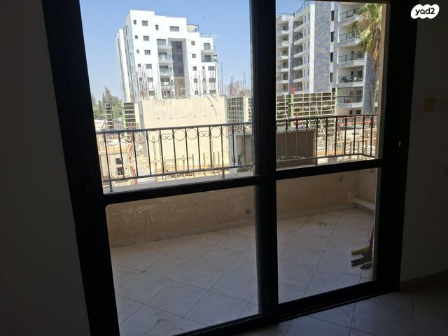 דירה, הדקלים 84, מרכז פרדס חנה, פרדס חנה כרכור