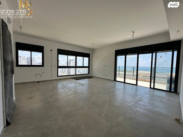 גג/ פנטהאוז, כלניות, טירת כרמל