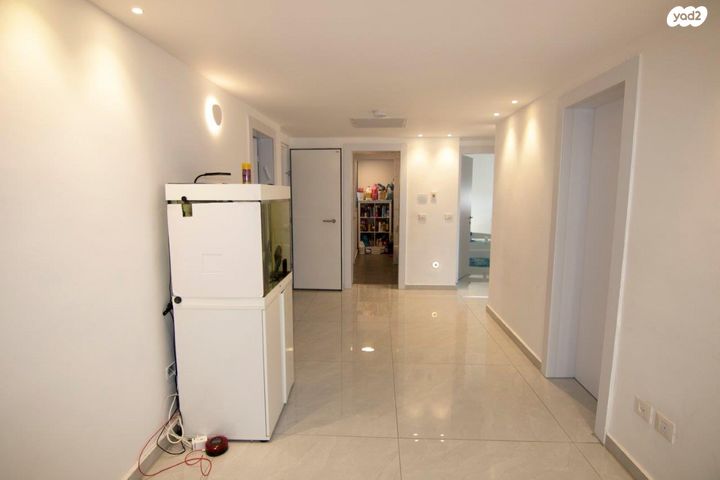 גג/ פנטהאוז, מורשת, מודיעין מכבים רעות