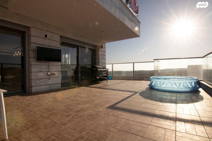 גג/ פנטהאוז, מורשת, מודיעין מכבים רעות