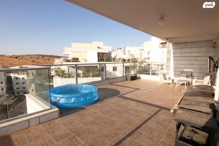 גג/ פנטהאוז, מורשת, מודיעין מכבים רעות