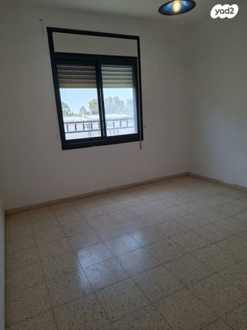 דירה, הדקלים 84, מרכז פרדס חנה, פרדס חנה כרכור