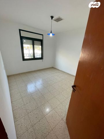 דירה, הדקלים 84, מרכז פרדס חנה, פרדס חנה כרכור