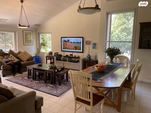 בית פרטי/ קוטג', אגוז, כוכב יאיר, כוכב יאיר / צור יגאל