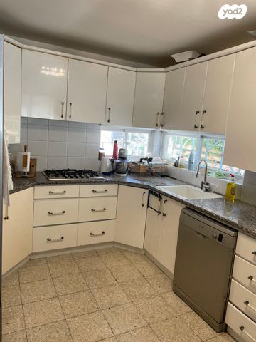 בית פרטי/ קוטג', אגוז, כוכב יאיר, כוכב יאיר / צור יגאל