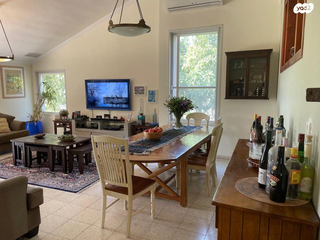 בית פרטי/ קוטג', אגוז, כוכב יאיר, כוכב יאיר / צור יגאל