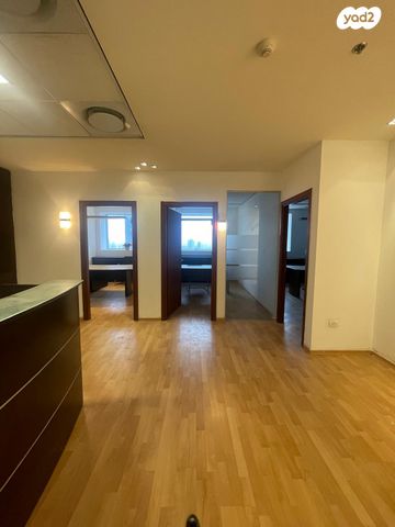 משרדים, בורסה, רמת גן