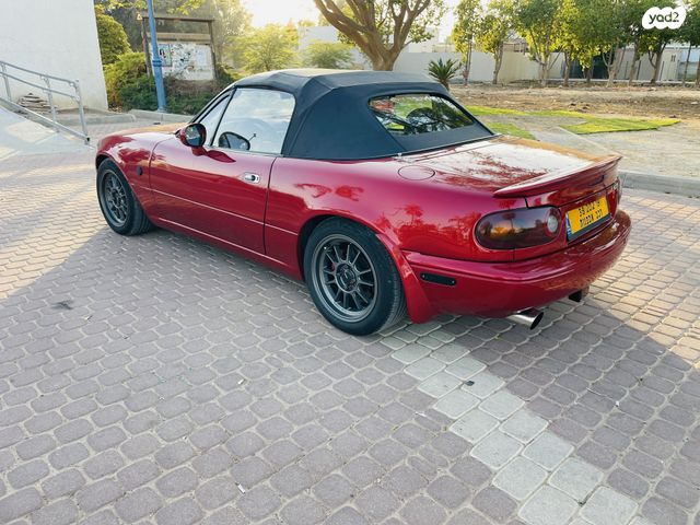 מודעת רכב מאזדה MX-5