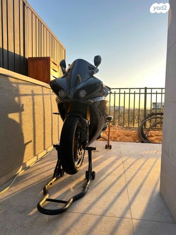 מודעת רכב ימאהה YZF-R1