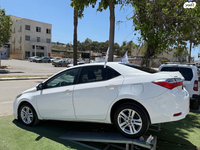 טויוטה קורולה