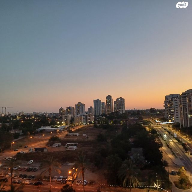 הצנחנים 21