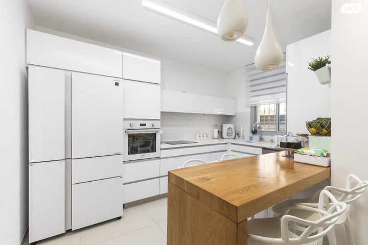 דירת גן, הרב ישעיהו דולגין, חומת שמואל, הר חומה, ירושלים