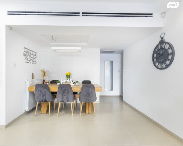 דירת גן, הרב ישעיהו דולגין, חומת שמואל, הר חומה, ירושלים