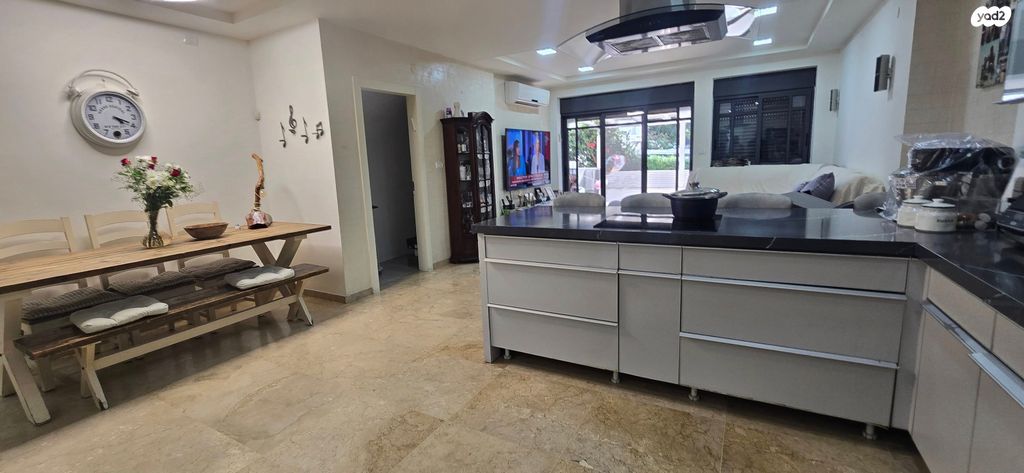 דירת גן, טשרניחובסקי, כרמל צרפתי, חיפה