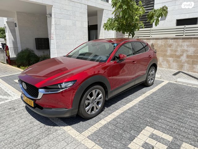 מודעת רכב מאזדה CX-30