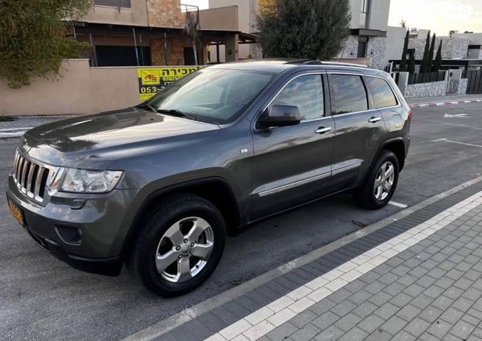 מודעת רכב ג'יפ גרנד צ'ירוקי