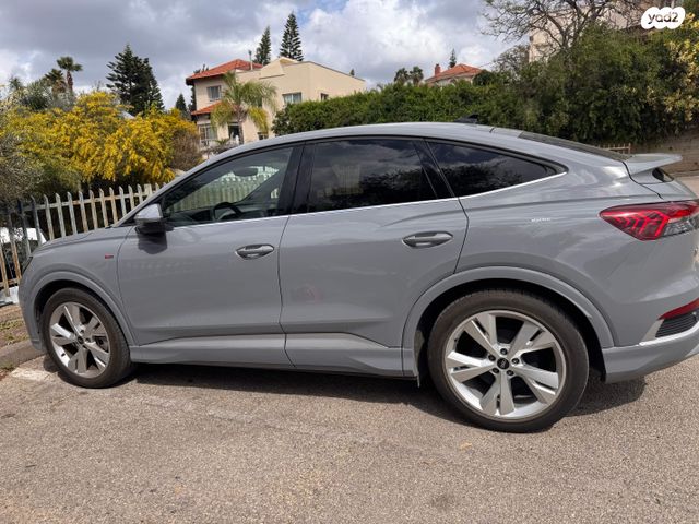 מודעת רכב אאודי Q4 e-tron