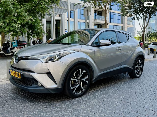 מודעת רכב טויוטה C-HR