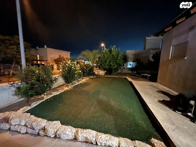 קרית נאמנה 12