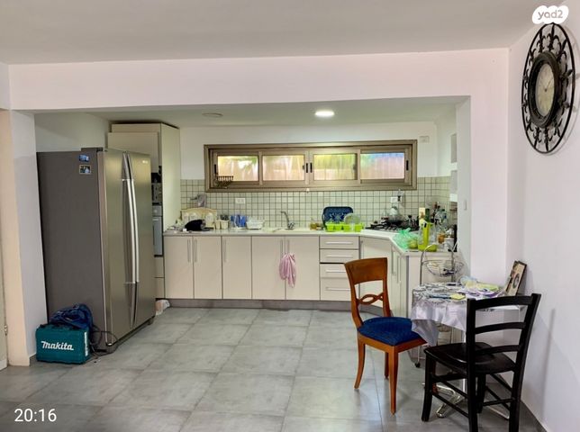 קיבוץ גלויות 130