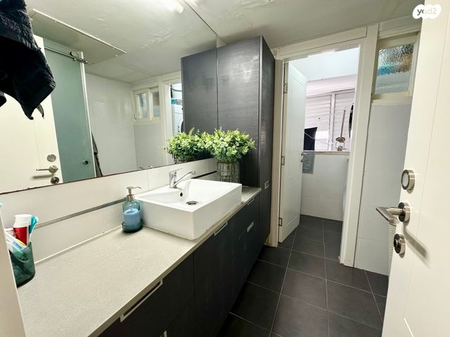 דירה, אריה בן אליעזר, נווה יהושע, ערמונים, רמת גן