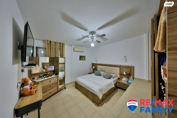 דו משפחתי, האורנים 29, רכסים, רכסים