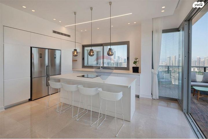 גג/ פנטהאוז, מורדי הגטאות, שכונת גפן, רמת גן