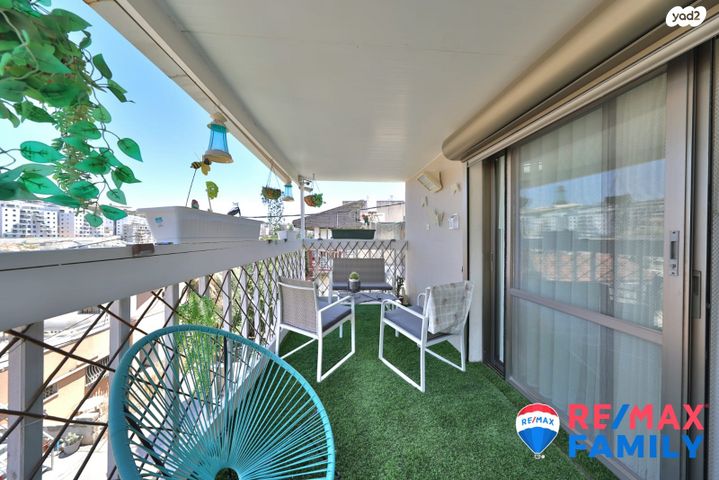 דו משפחתי, האורנים 29, רכסים, רכסים