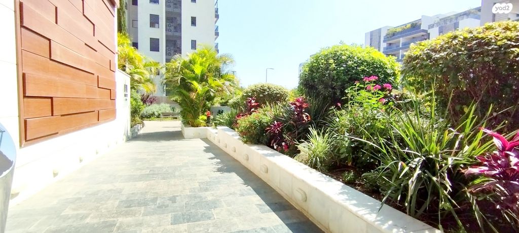 גג/ פנטהאוז, עמנואלה בן יעקב, ראשון לציון