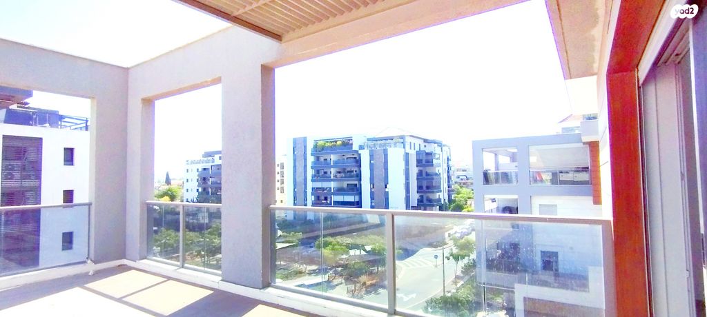 גג/ פנטהאוז, עמנואלה בן יעקב, ראשון לציון