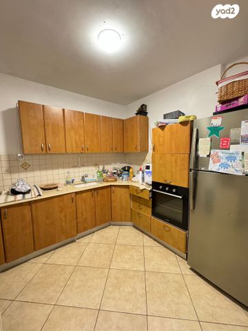 יצחק חכימי 13