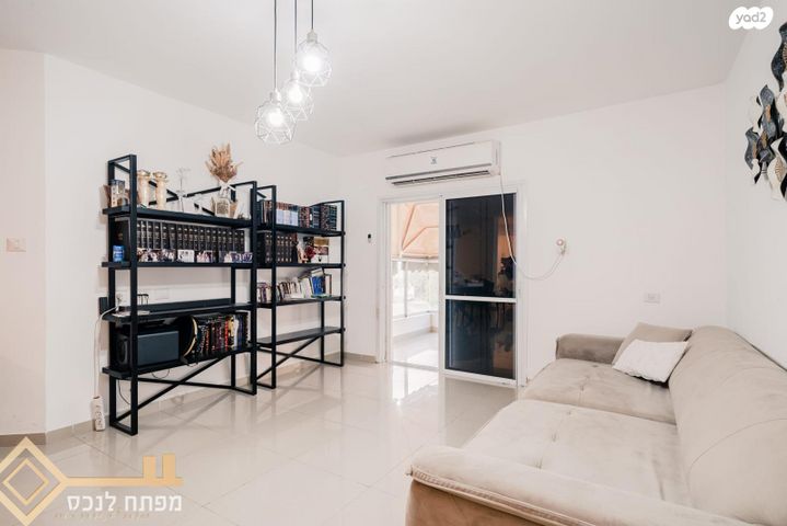 דירה, יובל, קרית מנחם בגין, נתיבות