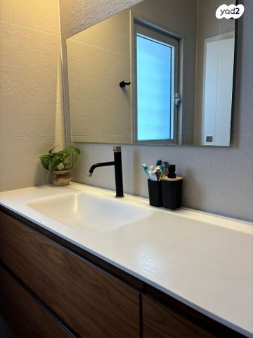 דירה, קדימה צורן