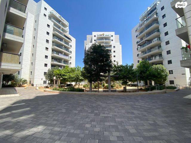 דירה, מרים הנביאה, פסגות אפק, ראש העין